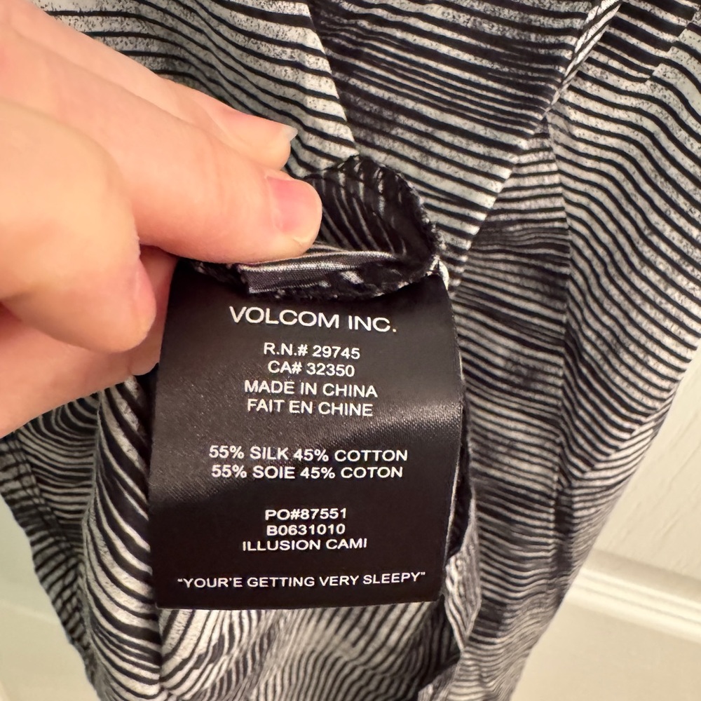 XS Volcom - Picture 4 of 5